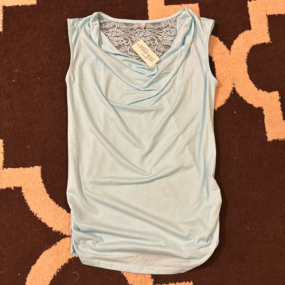 2 Sleeveless cotton shirts, lot